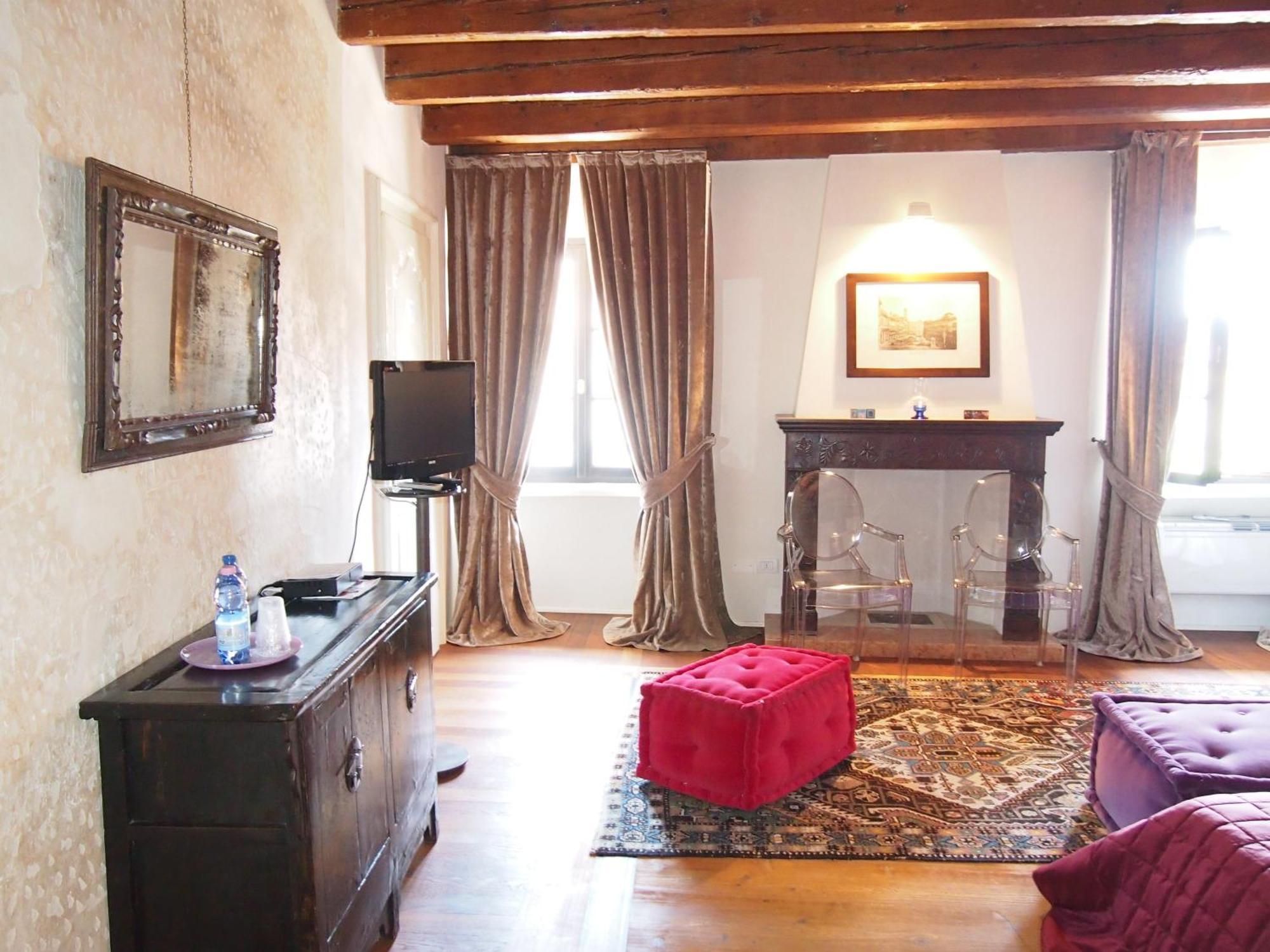 Truly Verona - Delle Erbe Suites Habitación foto